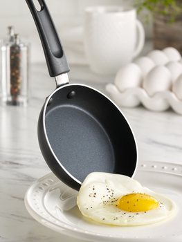 T-fal Easy Care Nonstick Cookware, Covered One Egg Wonder Fry Pan, 4.5  inch, Bla